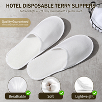 Ensemble d'articles de toilette jetables conformes RoHS pour hôtels : pantoufles de douche et de bain, pantoufles de voyage et kits de shampoing pour salle de bain d'hôtel