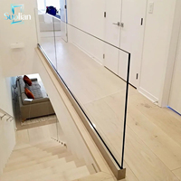Rampe de balcon minimaliste en aluminium avec verre trempé pour maison moderne en extérieur