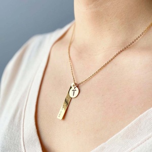 Bijoux en acier inoxydable <span class=keywords><strong>pour</strong></span> mère et fille Collier pendentif cœur initial à barre verticale gravée en or 18 carats <span class=keywords><strong>pour</strong></span> <span class=keywords><strong>maman</strong></span> - Product Image 4