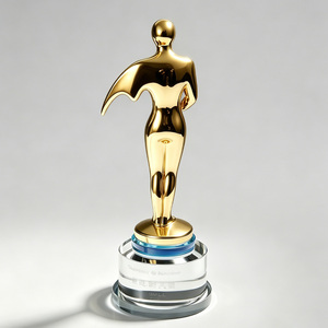 Trofeo de Resina con Placa de Oro Personalizada para Regalos - Product Image 1