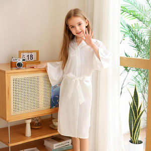 Batas de Satén para Niñas al por Mayor, Batas de Spa de Satén de Alta Calidad para Niñas, Batas de Moda para Niñas Pequeñas para Regalos de Fiesta de Cumpleaños - Product Image 3
