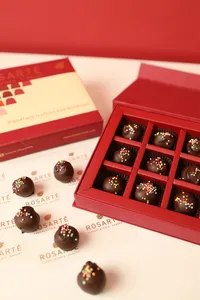 Truffes faites à la main personnalisées <span class=keywords><strong>chocolat</strong></span> faveurs assortis chocolats noirs au lait bonbons UV avantage feuille papier carton boîte d'emballage - Product Image 6
