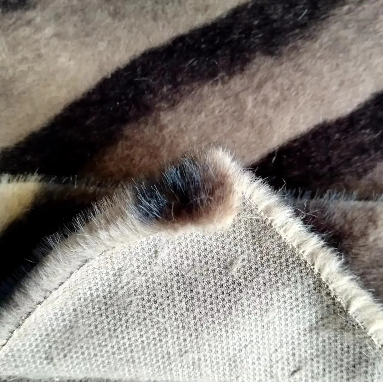 Customized High Quality 950g Faux Mink Fur Fabric For Winter Coat