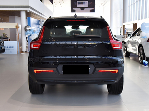 Volvo <span class=keywords><strong>XC40</strong></span> <span class=keywords><strong>B4</strong></span> Smart Luxury FWD 2026, Neumáticos R18, Caja de Cambios Automática, Tracción Delantera, Turbo Izquierdo, Cuero Oscuro, Euro VI, Gasolina/Petrolio, Aluminio Trasero - Product Image 4