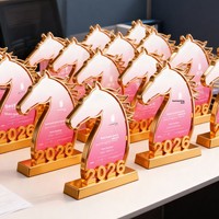 Trophée en métal cristal artificiel, personnalisé avec gravure créative, motif Fleurs aquatiques volantes, Nouveauté 2026, pour l'Année du Cheval, Ambiance haut de gamme