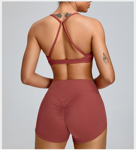 Soutien-gorge de sport pour femme, col halter en V, bretelles fines, dos croisé, rembourrage amovible, crop top de yoga, soutien-gorge de fitness à faible impact pour l'entraînement, vente en gros - Product Image 3