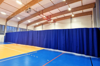 Tirai pembagi Gym gedung olahraga multifungsi Fold-Up kustom dalam ruangan tenis Court pembagi ekspor