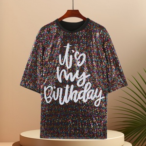 T-shirt da donna con paillettes, girocollo, a mezza manica, vestibilità ampia, con stampa personalizzata 'It's My Birthday' - Product Image 1