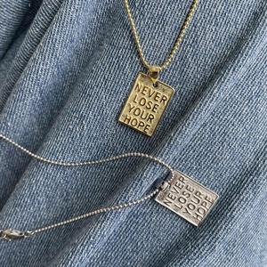 สร้อยคอ Dylam แบบกำหนดเอง จี้ทองคำพร้อมแผ่นป้ายชื่อส่วนตัว ดีไซน์ล็อกเก็ตเงินแท้สำหรับผู้หญิง สร้อยคอชื่อเงินแท้ - Product Image 5