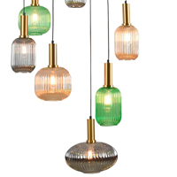 Plafonnier moderne à utilisation intuitive et personnalisable avec 12 lumières tulipes combinées, base en acier, couvercle en verre, 100 Shelby