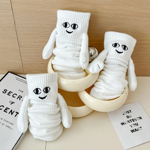 <span class=keywords><strong>Chaussettes</strong></span> mi-hautes magnétiques à motif de <span class=keywords><strong>visage</strong></span> souriant tenant des mains, en coton personnalisé, très vendues - Product Image 5