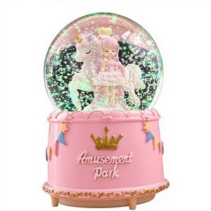 Grande Sfera di Cristallo con Fiocchi di Neve Automatici, Carillon Musicale Decorativo con Luci Colorate, Regalo di Compleanno per Bambini a Tema Parco Divertimenti - Product Image 1