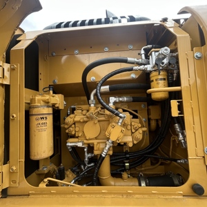 Excavatrice sur chenilles hydraulique Caterpillar 315D2GC d'occasion, 15 tonnes, moteur Cat, pour travaux de terrassement et construction urbaine - Product Image 5