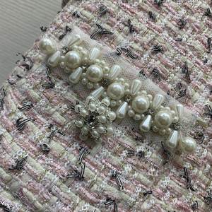 AELESEEN مصمم أزياء الصيف طقم توييد المرأة مزاجية التخسيس بالخرز معطف اللؤلؤ + تنورة ميدي طقم من قطعتين - Product Image 2