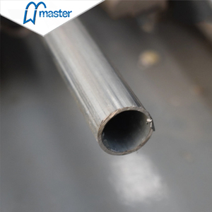 عمود باب المرآب الأكثر مبيعًا من ماستر ويل، مصنوع من الفولاذ المجلفن مع فتحة للمفتاح، مناسب للنابض الحلزوني - Product Image 3