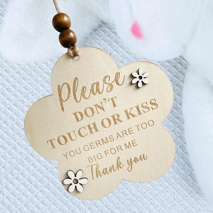 Plaque en bois <span class=keywords><strong>pour</strong></span> bébé avec pendentif fleur blanche, design moderne et simple, ornement en bois <span class=keywords><strong>pour</strong></span> étapes importantes de bébé, vente en gros - Product Image 2