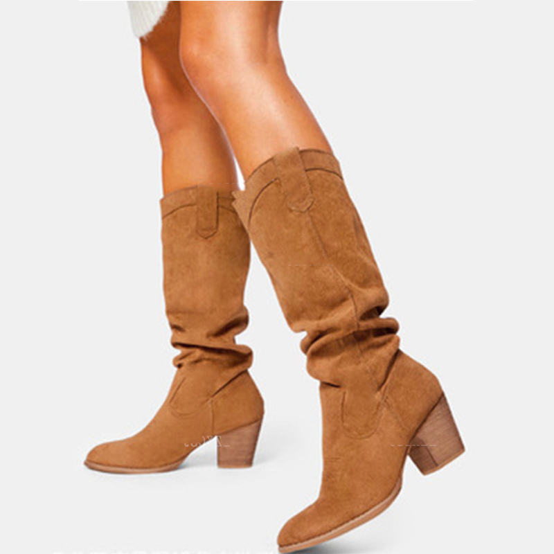 Botas Amarillas En Las Piernas De La Mujer Imagen de archivo - Imagen de  manera, gente: 130861539