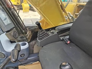 รถขุดมือสอง Caterpillar Cat 320 ของแท้จากญี่ปุ่น พร้อมปั๊ม, บุ้งกี๋, ตัวเชื่อมต่อแบบเร็ว และหัวเจาะ - Product Image 6