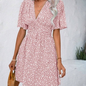 Vestidos Casuales Mini Plisados Florales de Cintura Alta con Estampado y Manga Media con Cuello en V para Mujer, Novedad de Verano, Venta al por Mayor Personalizada - Product Image 4