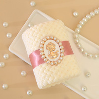 Vente en gros d'articles cadeaux promotionnels baroques serviette de visage en velours corail cadeau souvenir de mariage pour les invités