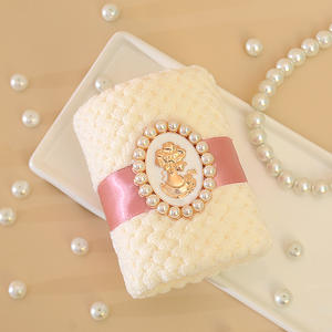 Artículos de regalo promocionales barrocos al por mayor Toalla de cara de terciopelo <span class=keywords><strong>coral</strong></span> Regalo de recuerdo de boda para invitados - Product Image 6