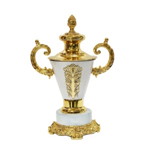 Venta al por mayor de lujo clásico trofeo de recuerdo dorado plata rojo vintage trofeo artesanías de metal hecho a mano trofeo de fútbol premios - Product Image 5