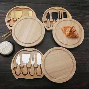 Plateau à fromage en bois et couteaux en acier inoxydable, ensemble cadeau de planche à servir en bois de chêne - Product Image 4