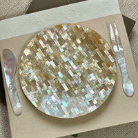 Assiette de service ronde décorative en mosaïque de coquillages irisés de luxe pour la maison et la restauration