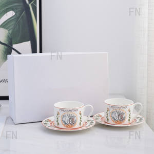 Collection de luxe européenne la plus vendue : Ensemble de salle à manger avec tasses et soucoupes en céramique - Product Image 1