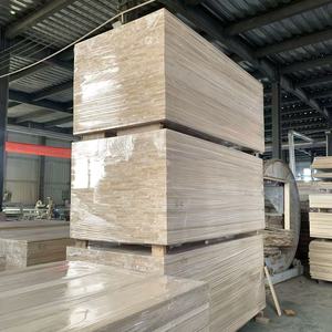 <span class=keywords><strong>Grande</strong></span> quantité de planches <span class=keywords><strong>en</strong></span> <span class=keywords><strong>bois</strong></span> de Paulownia OEM anti-déformation, doublement poncées, pour la production de placards et armoires - Product Image 2