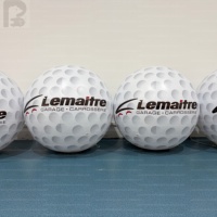 Ballon géant gonflable en forme de balle de golf texturée, taille personnalisée pour la décoration d'événements promotionnels et de cérémonies de lancement