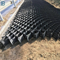 Peigne à miel PEHD en plastique Geocell texturé perforé Construction de routes mur de soutènement grille de gravier prix fabricant PP Geo Cell