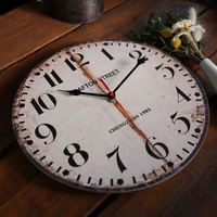 Horloge murale vintage, cadran blanc vieilli, grands chiffres noirs en serif, mouvement à quartz silencieux, horloge ronde suspendue pour salon
