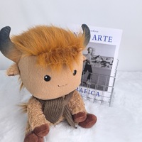 Peluche de vache écossaise mignonne assise avec écharpe tricotée, adorable jouet de style animal en polyester et coton PP, 11-30 cm