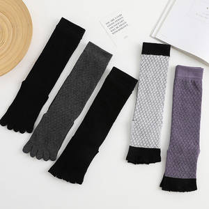 Calcetines de cinco dedos para mujer, calcetines de pantorrilla de Color sólido con punta abierta, calcetines deportivos transpirables de malla de verano, calcetines finos que absorben el sudor - Product Image 4