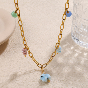 Collier en chaîne dorée en acier inoxydable avec breloques en céramique en forme d'éléphant et de fleur, ensemble de pendentifs unisexe tendance - Product Image 2