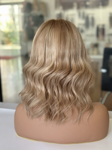 Perruque Bob Courte Ondulée Naturelle Sans Colle Prête à Porter en Cheveux Vietnamiens Bruts avec Fermeture en Dentelle HD 5x5 pour Femmes Noires – Vente en Gros - Product Image 3