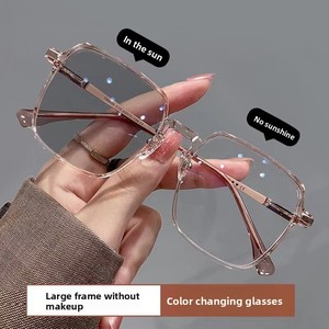 Nuovi <span class=keywords><strong>Occhiali</strong></span> Fotocromatici Quadrati 2026 per Donne, Anti Luce Blu, Montatura Rosa Trasparente, Lenti <span class=keywords><strong>Trasparenti</strong></span> che Cambiano Colore - Product Image 1
