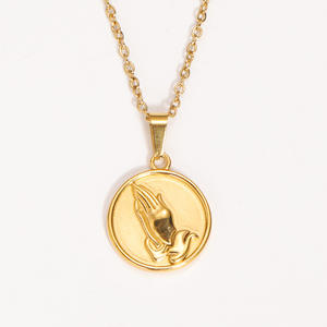 Collar con colgante <span class=keywords><strong>de</strong></span> manos rezando <span class=keywords><strong>de</strong></span> acero inoxidable, cadena <span class=keywords><strong>de</strong></span> dijes, monedas redondas, chapado en oro <span class=keywords><strong>de</strong></span> 18 quilates, joyería religiosa - Product Image 1