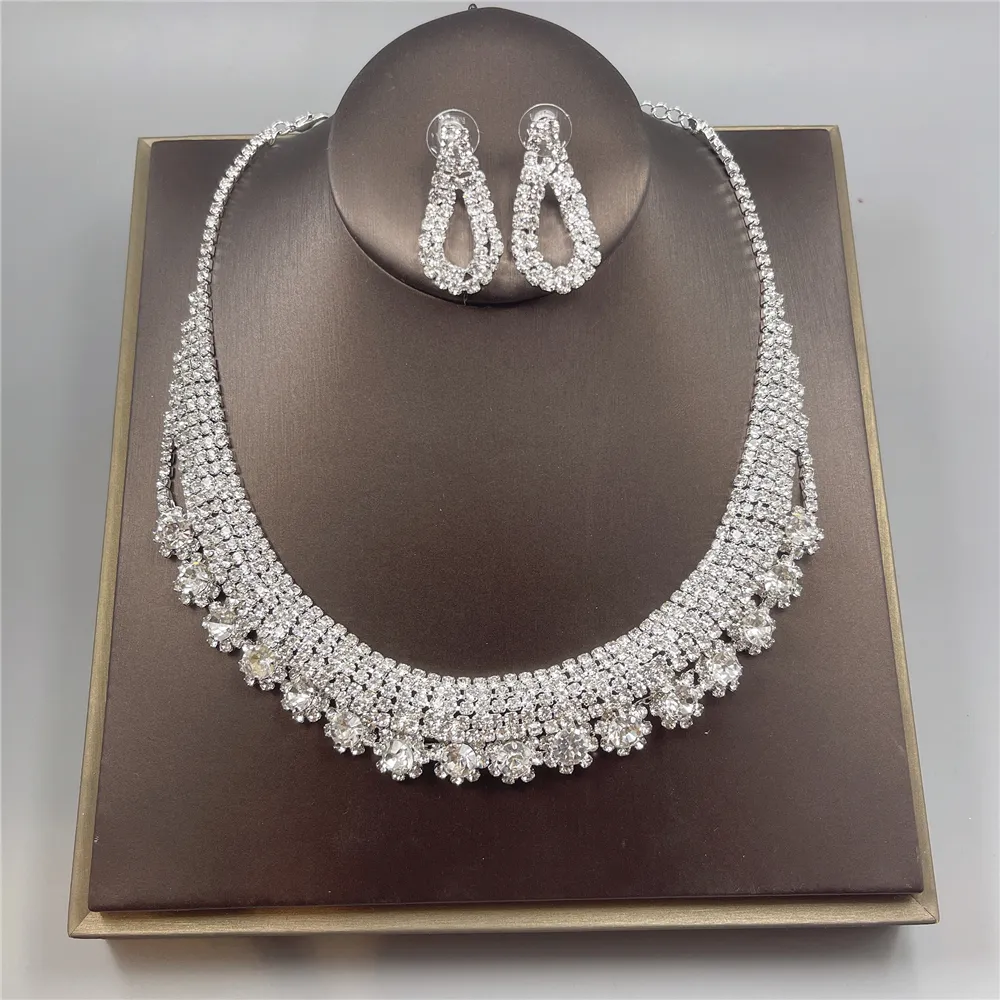 Diamantes de imitación de diamante cristal brillante en niveles Collar y Pendientes Joyería Set