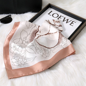 <span class=keywords><strong>Foulard</strong></span> Quadrato Elegante da <span class=keywords><strong>Donna</strong></span> 70cm/27in, Stampa Personalizzata di Design, Lussuoso Accessorio per Capelli in Seta - Product Image 3