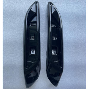 Cadre de plaque de pare-chocs arrière Toyota Corolla Auris 52682-12090 52681-12090 avec découpes pour feux de brouillard - Product Image 1