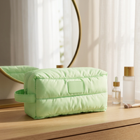 Petite trousse de maquillage en polyester tendance avec grande capacité, fermeture éclair large et ouverture facile, pochette cosmétique rembourrée
