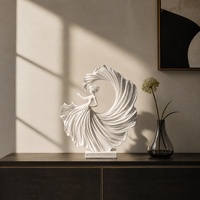 Sculpture de femme dansante en résine blanche, figurine contemporaine à robe fluide pour salon, étagère, bureau et décoration de maison