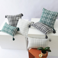 Accepter personnalisé OEM ODM Taie d'oreiller à pompon Housse de coussin décorative pour canapé Salon Housse de coussin en coton et lin