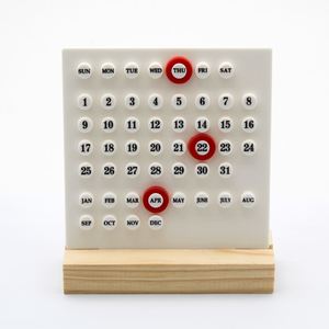 Calendrier de bureau en bois multifonctionnel personnalisable et ajustable, promotionnel, 365 jours, design de l'Avent personnalisé pour le bureau – Meilleures ventes - Product Image 1