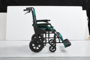 Silla de Ruedas Plegable con Ruedas de Goma Sólida que Absorben los Impactos para Personas Mayores con Movilidad Limitada - Product Image 3