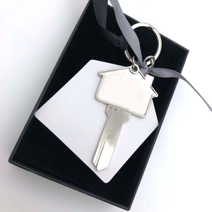 Porte-clés personnalisé en métal gravé en forme de maison, cadeau promotionnel immobiliaire, souvenir, vente en gros, fabricant OEM - Product Image 3