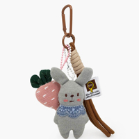 Breloque de sac en peluche lapin fraise esthétique, lapin marron Kawaii avec collier bleu, décoration de sac à dos tendance pour filles