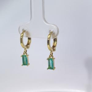 Boucles d'oreilles pendantes géométriques classiques pour femmes Tianyu Gems en laiton plaqué or avec zircon vert taille émeraude - Product Image 1